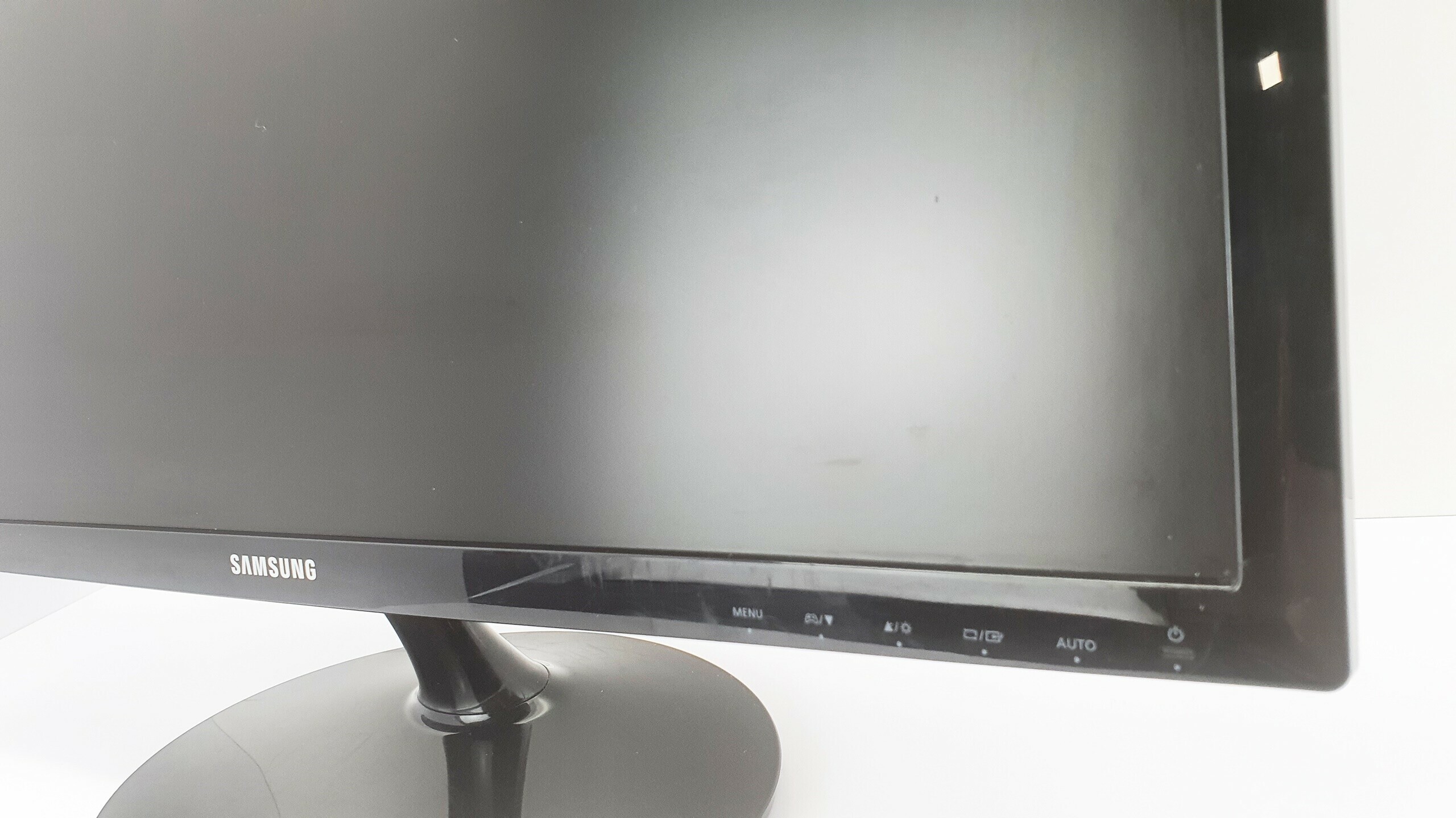 monitor-samsung-s24d330h-24-rozdzielczosc-natywna-1920-x-1080