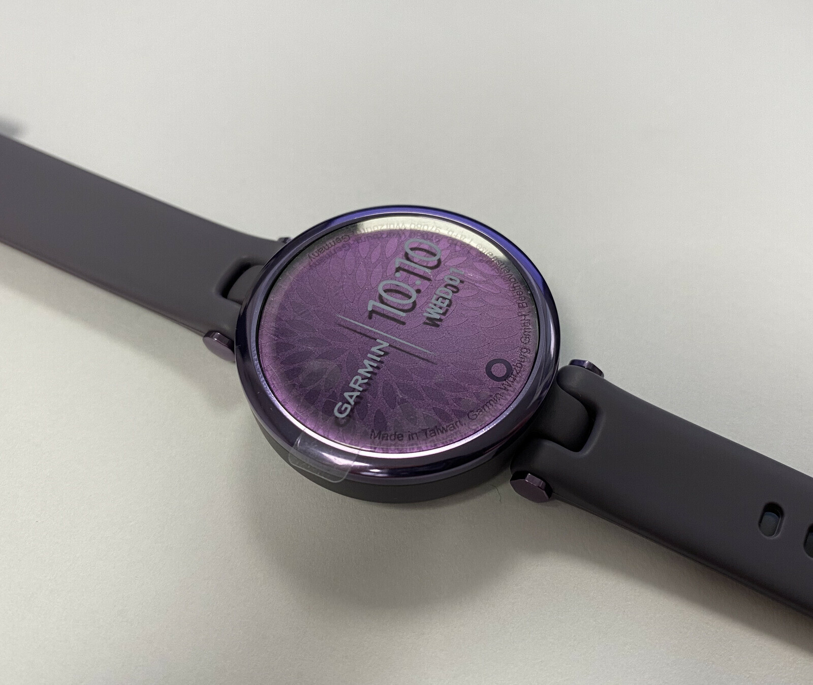 garmin-lily-sport-smartwatch-zegarek-damski-stan-uzywany