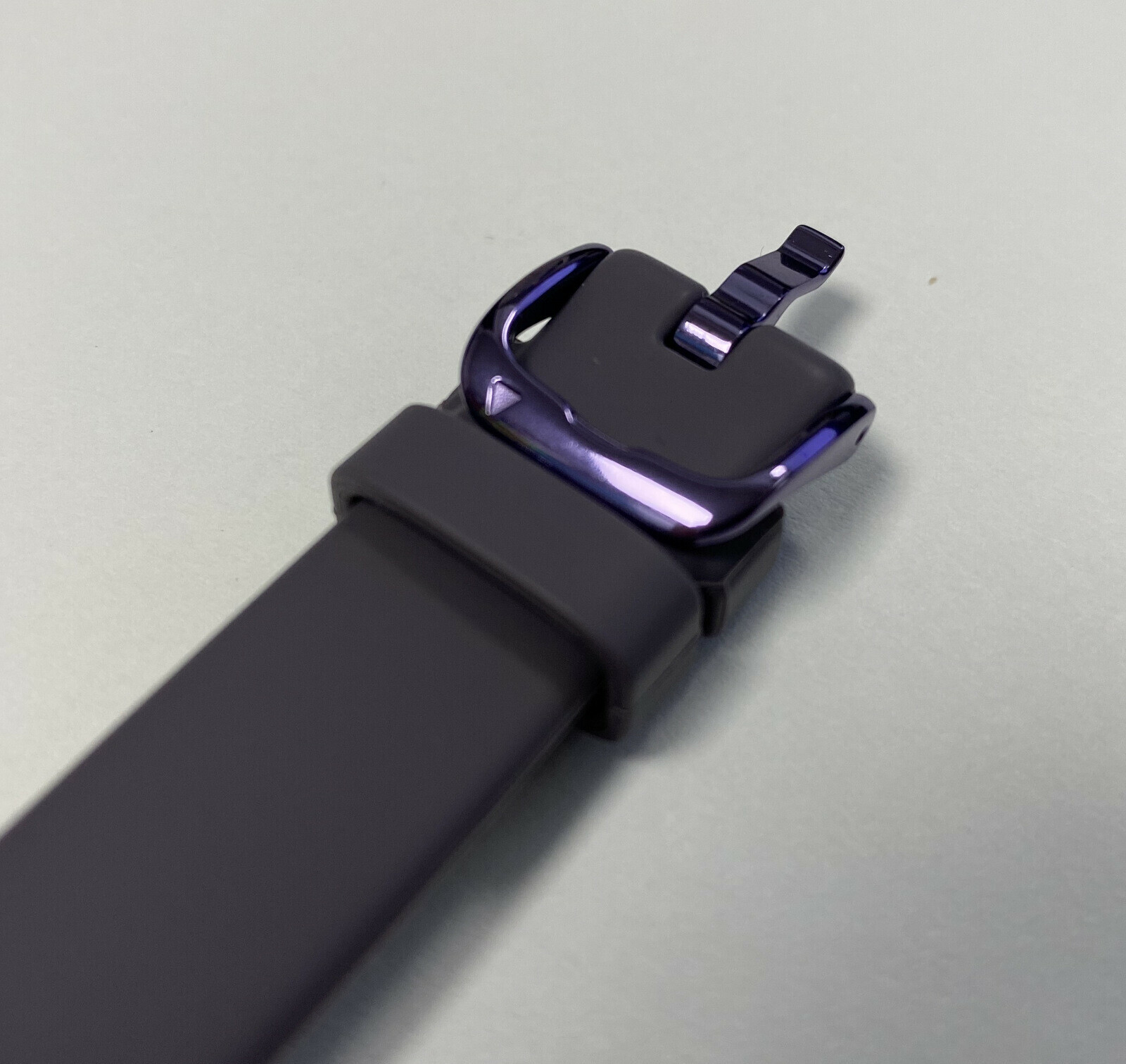 garmin-lily-sport-smartwatch-zegarek-damski-material-paska-tworzywo-sztuczne