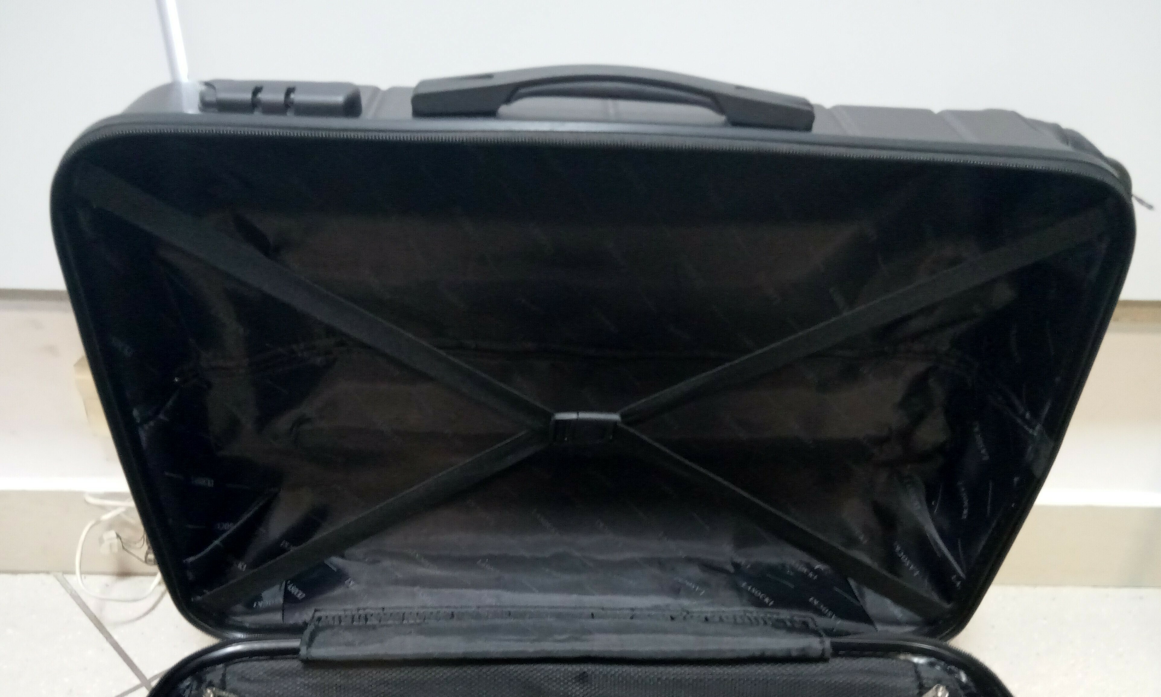 walizka-lasocki-marka-inna