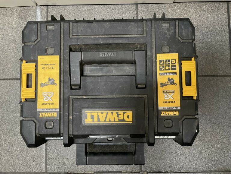 SZLIFIERKA KĄTOWA DEWALT DCG405