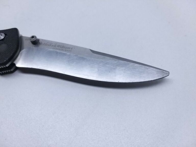 noz-skladany-benchmade-710-d2-mchenry-williams-stan-uzywany