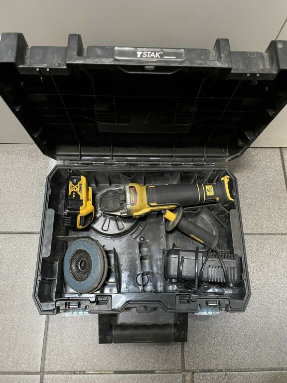 SZLIFIERKA KĄTOWA DEWALT DCG405