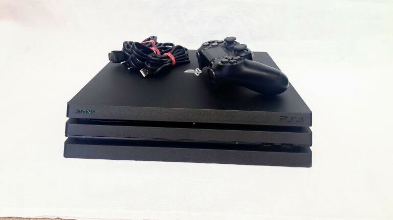 konsola-ps4-pro-1-tb-1-pad-okablowanie-niedurnego-4301-ruda-slaska