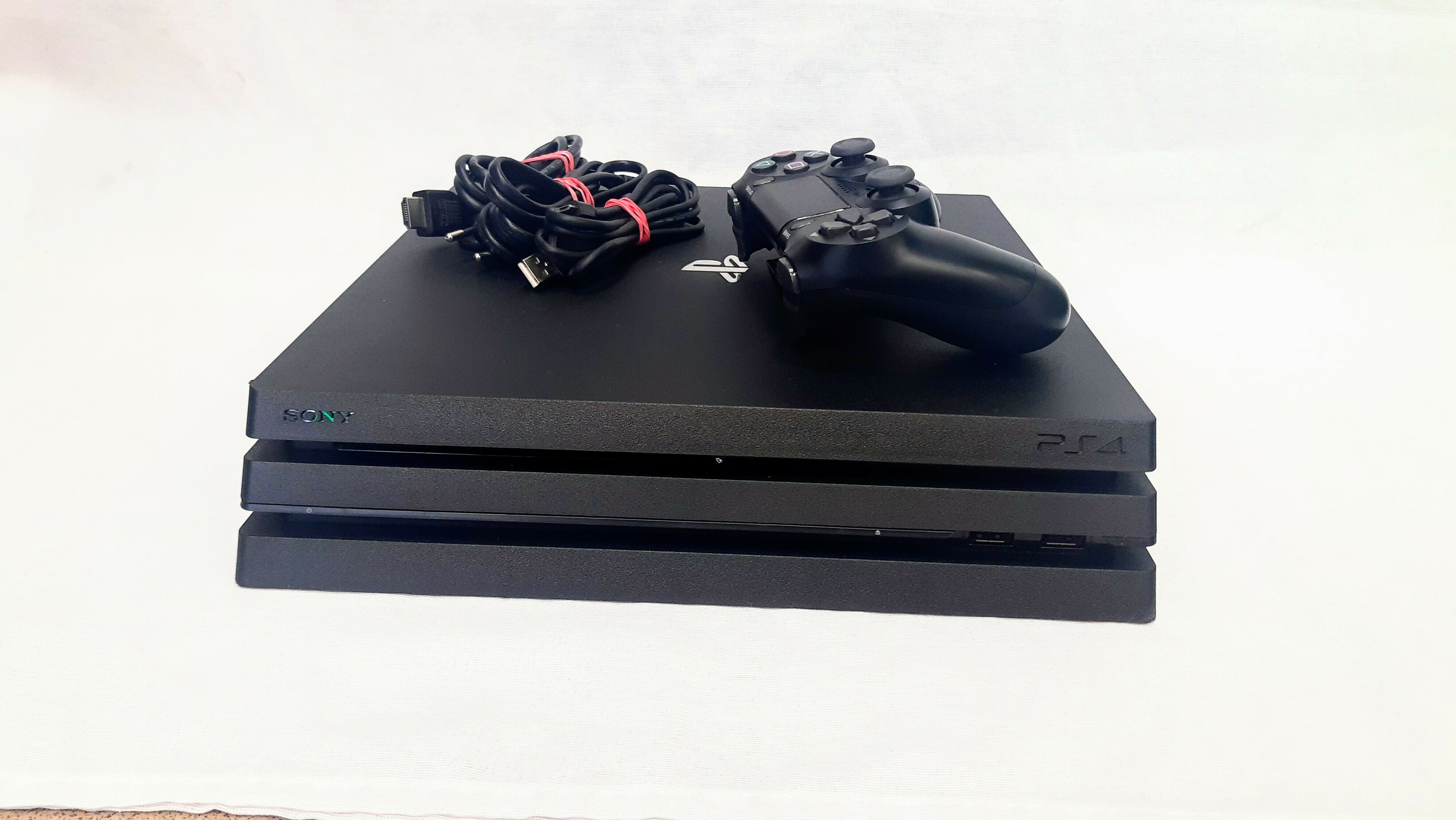 konsola-ps4-pro-1-tb-1-pad-okablowanie-niedurnego-4301-ruda-slaska