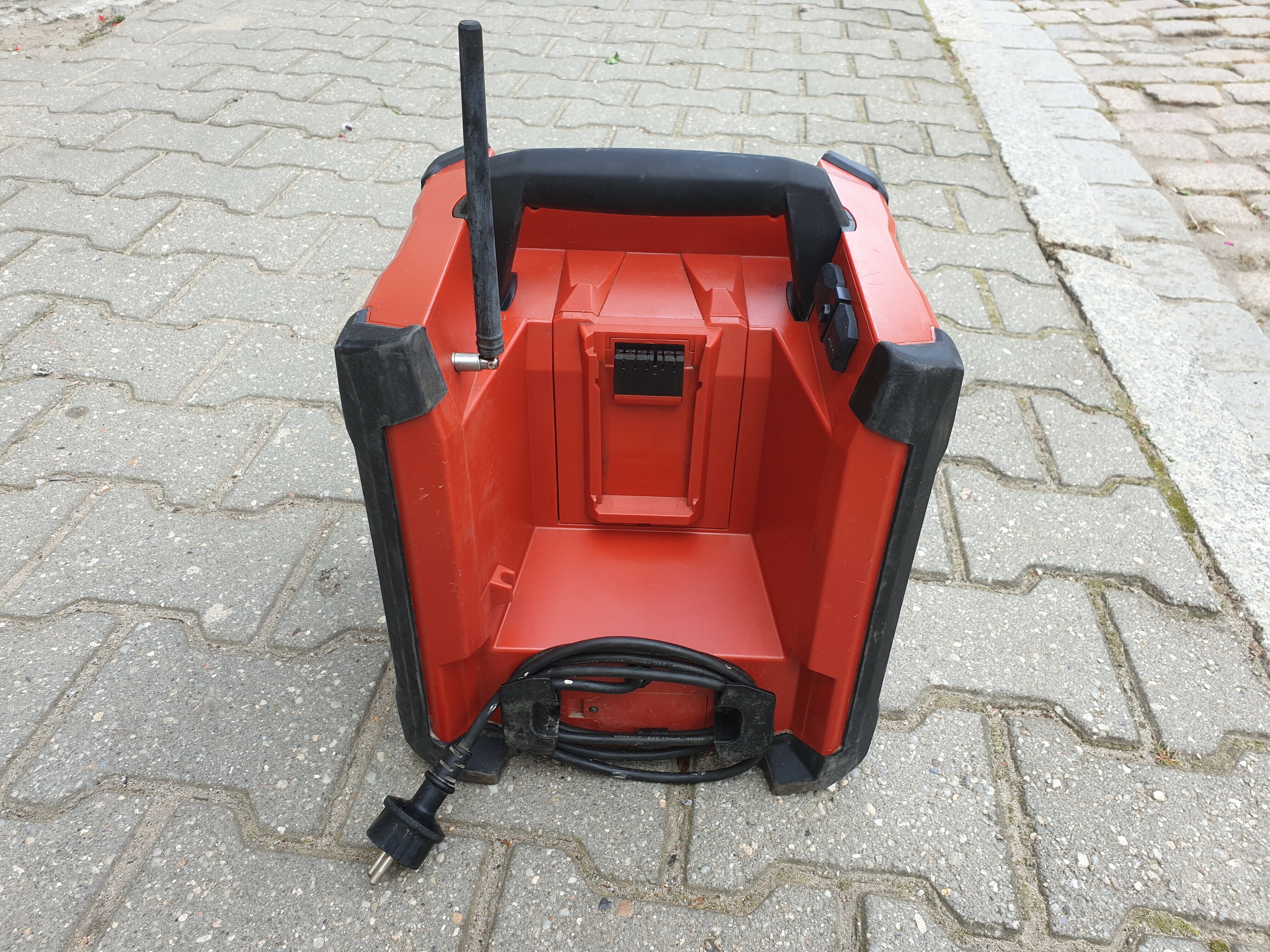 radio-budowlane-hilti-rc-436-dab-stan-bdb-stan-uzywany