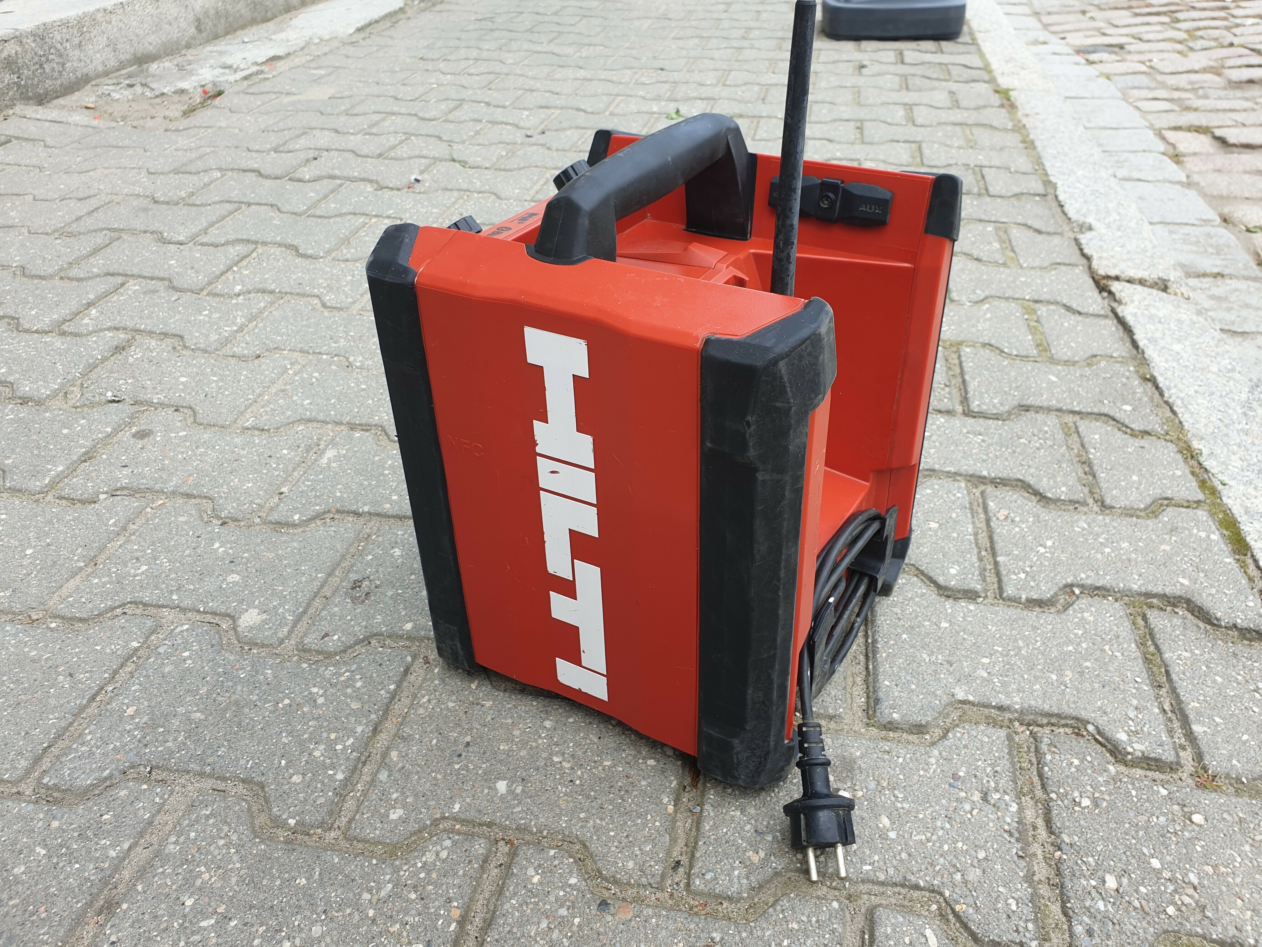 radio-budowlane-hilti-rc-436-dab-stan-bdb-marka-hilti