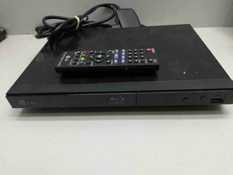 ODTWARZACZ BLU-RAY, DVD, CD - LG BP 135