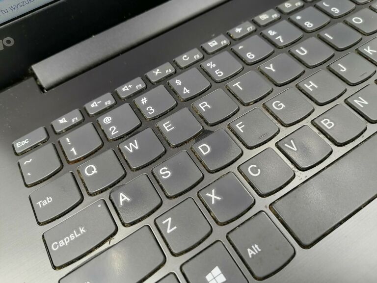 LAPTOP LENOVO IDEAPAD 330-15ARR. 512 SSD/8GB RAM