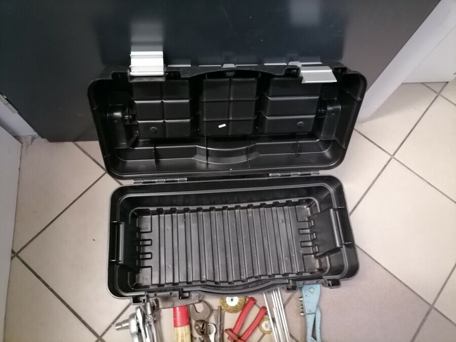 skrzynka-z-narzedziami-kod-producenta-0000