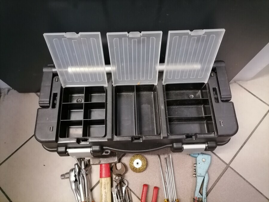 skrzynka-z-narzedziami-marka-inna