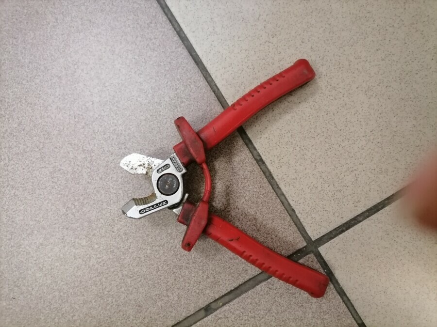 skrzynka-z-narzedziami-kod-producenta-0000