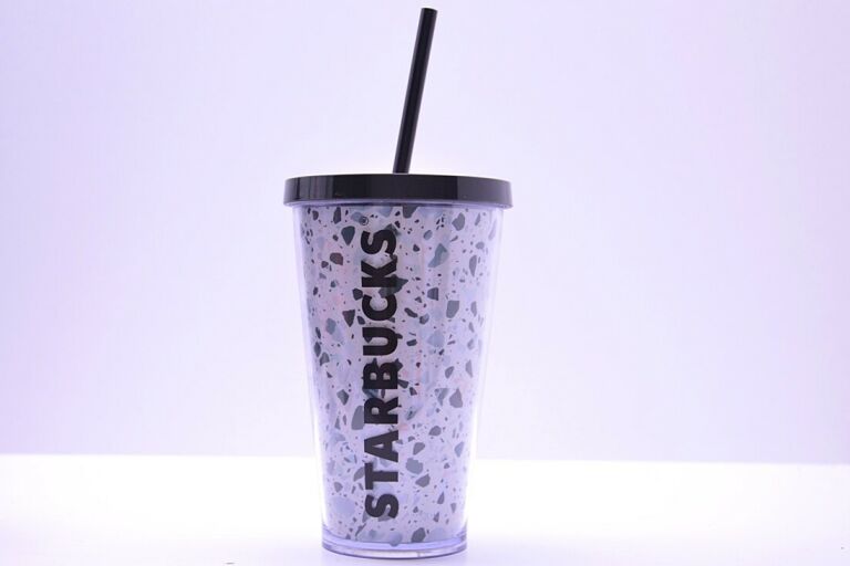 starbucks-kubek-ze-slomka-bialy-pilsudskiego-86-wroclaw