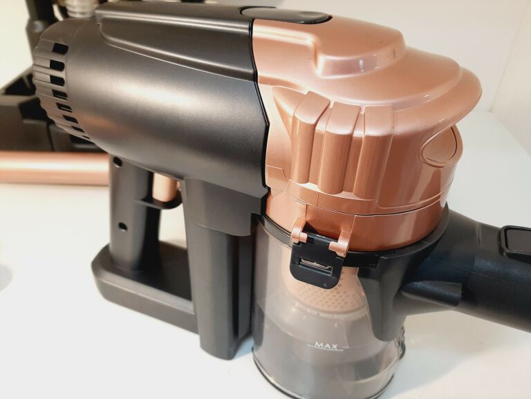 ODKURZACZ PIONOWY LUXIQUE  LX4791 BEZPRZEWODOWY