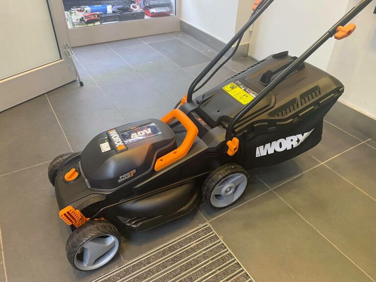 KOSIARKA AKUMULATOROWA WORX WG779E.I 40V
