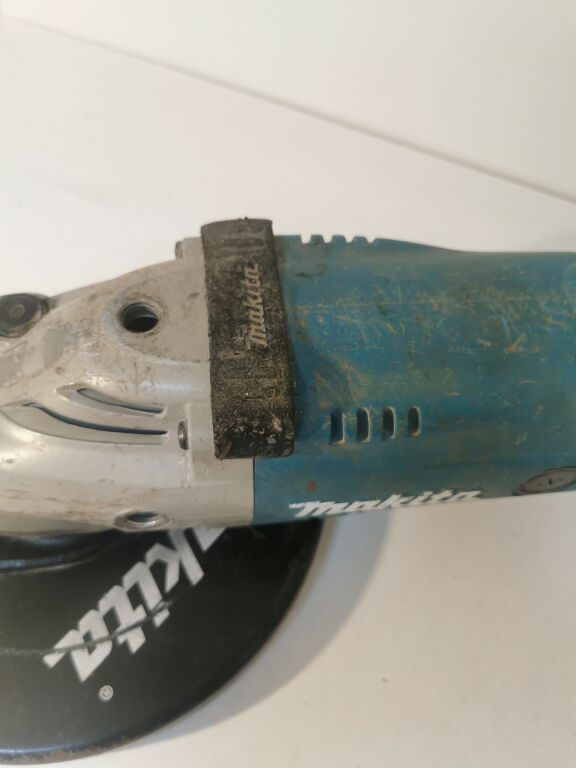 SZLIFIERKA MAKITA GA9020 WALIZKA