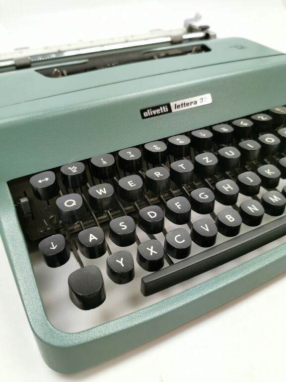 MASZYNA DO PISANIA OLIVETTI LETTERA 32