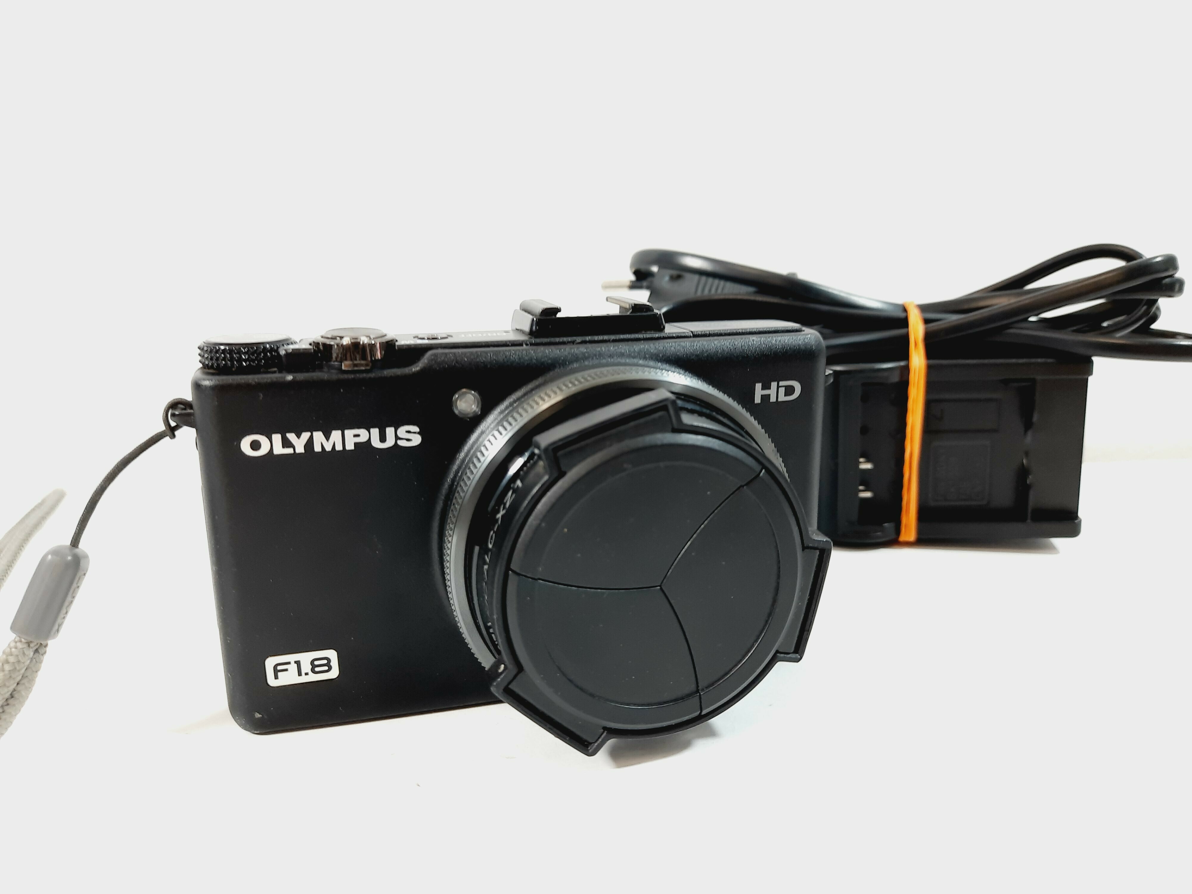 aparat-cyfrowy-olympus-xz-1-ladowarka-stan-uzywany