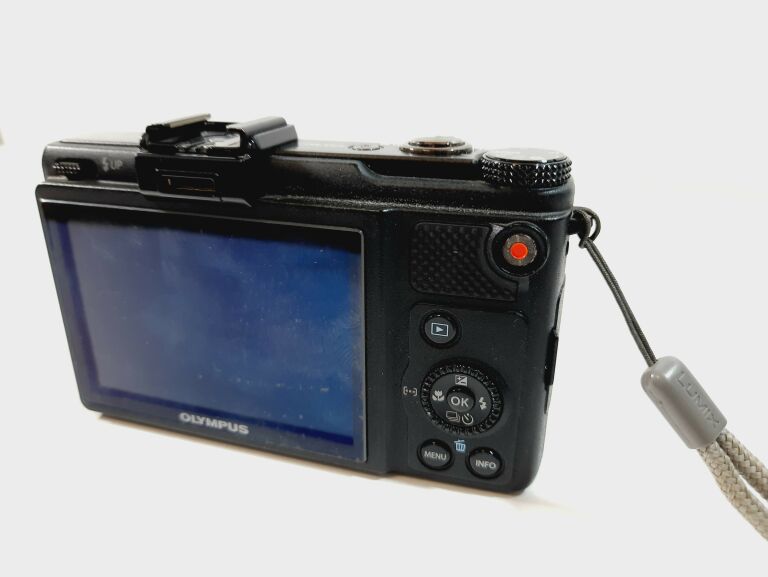 aparat-cyfrowy-olympus-xz-1-ladowarka-zoom-optyczny-1