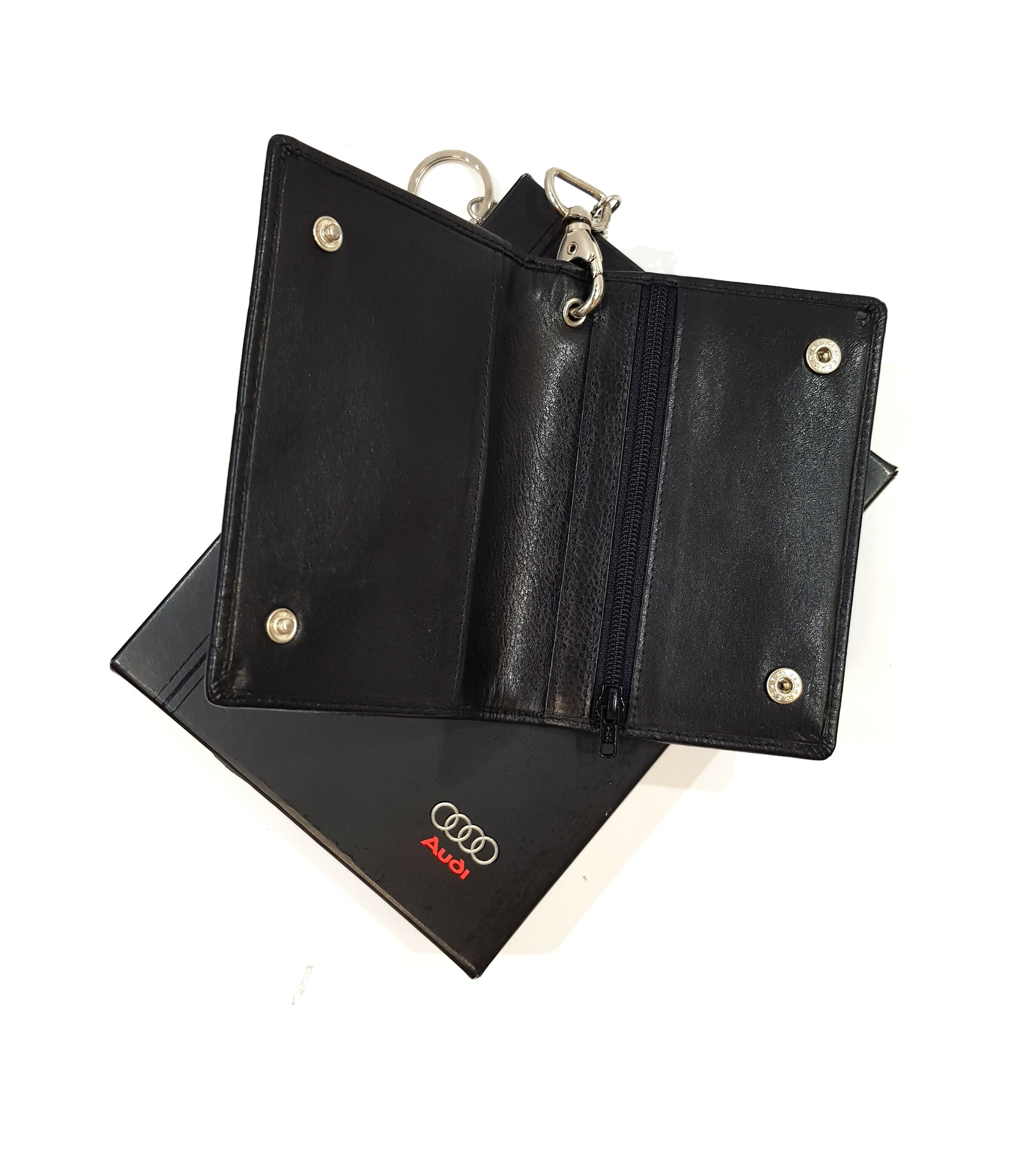 maly-skorzany-portfel-audi-kolor-czarny