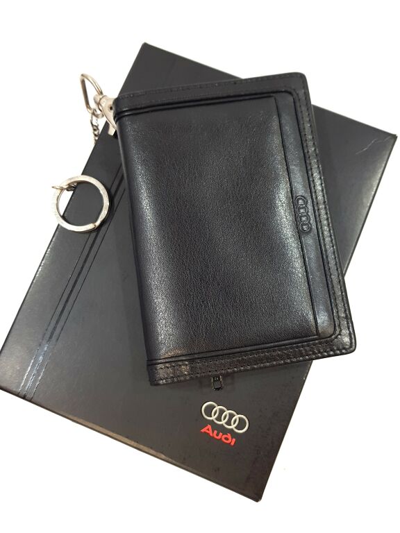 maly-skorzany-portfel-audi-marka-inna