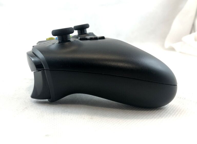 pad-xbox-one-model-1708-stan-uzywany