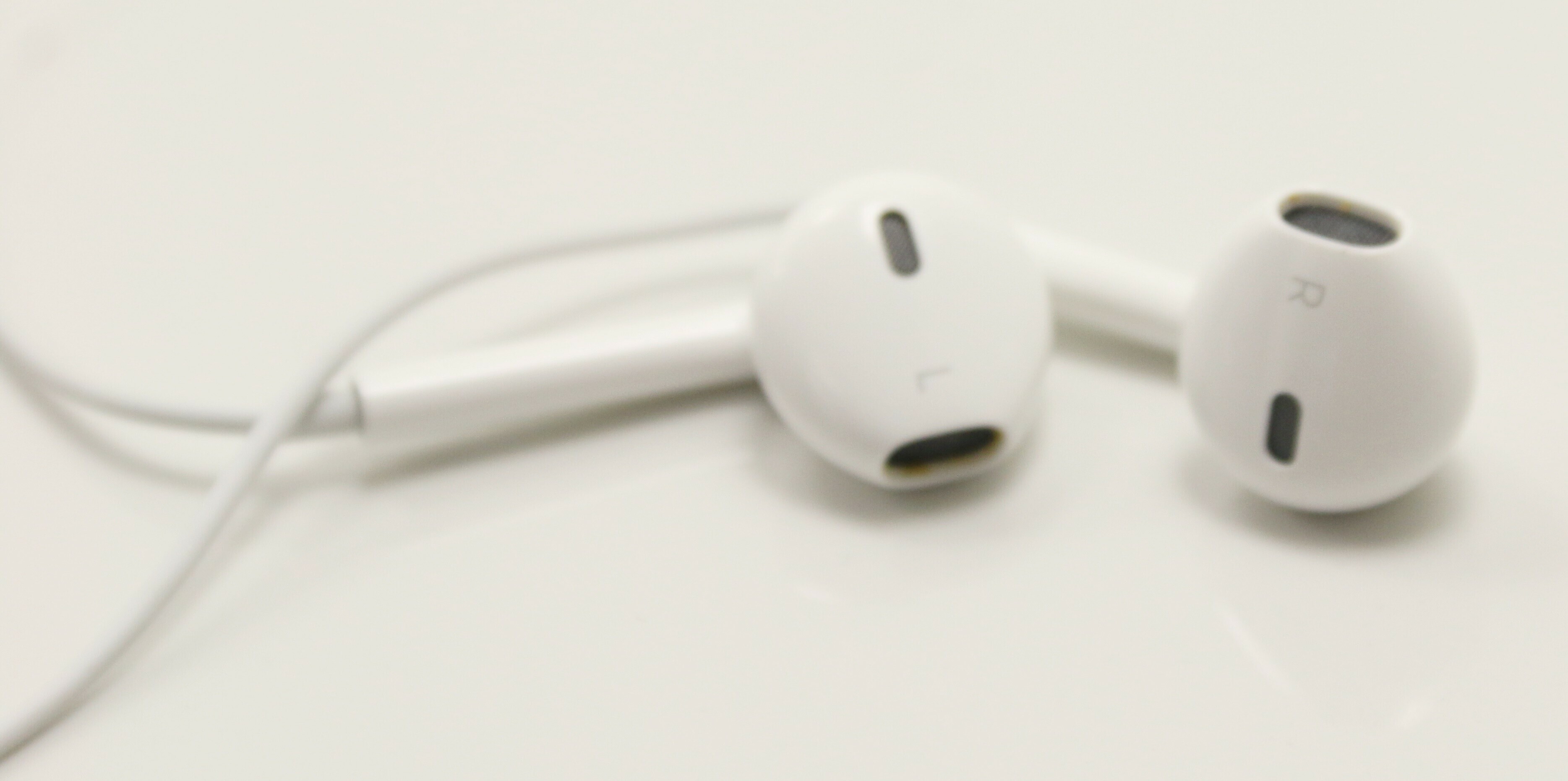 sluchawki-biale-light-okopowa-7a-warszawa