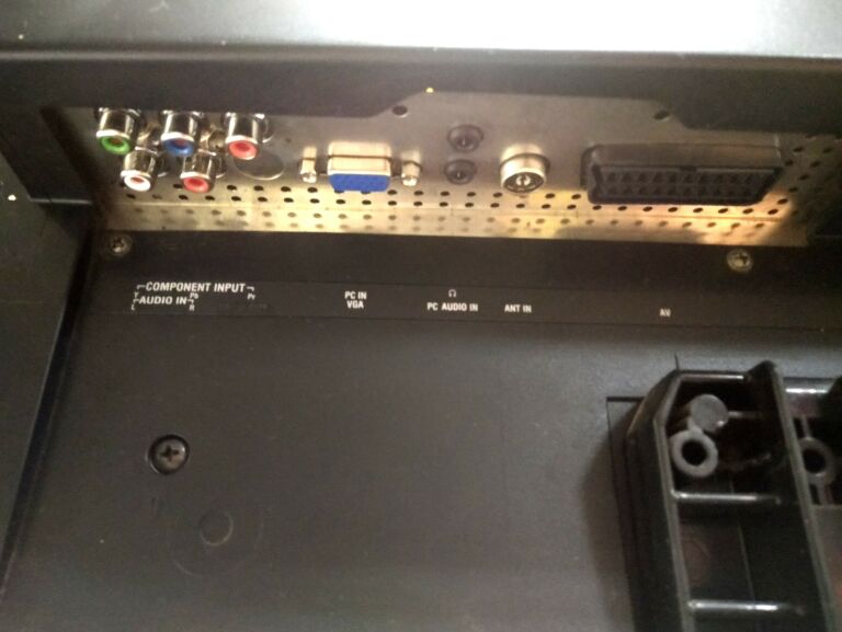 TELEWIZOR LCD GRUNDIG VISION 3 32-3821 + PILOT