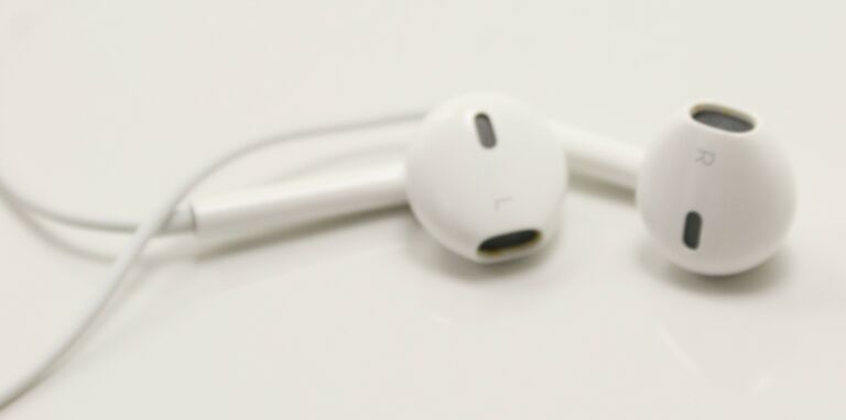 sluchawki-biale-light-okopowa-7a-warszawa