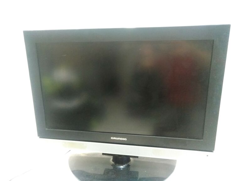 TELEWIZOR LCD GRUNDIG VISION 3 32-3821 + PILOT