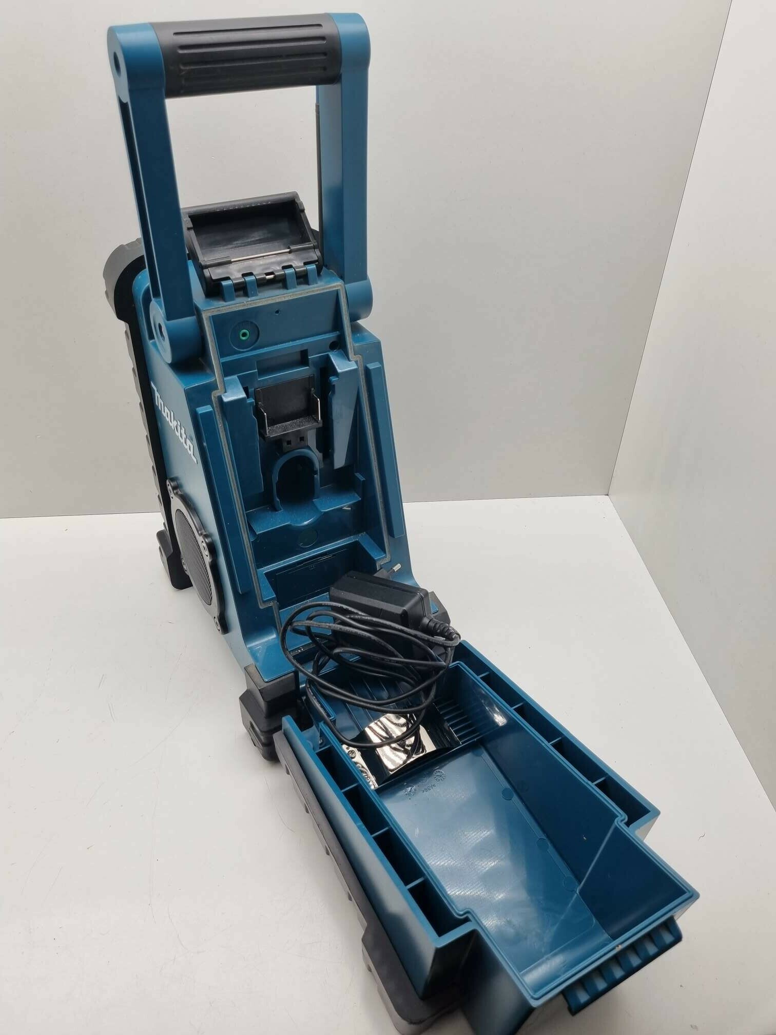 radio-budowlane-makita-bmr-100-z-zasilaczem-kod-producenta-bmr100