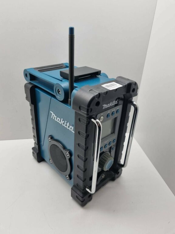radio-budowlane-makita-bmr-100-z-zasilaczem-stan-uzywany
