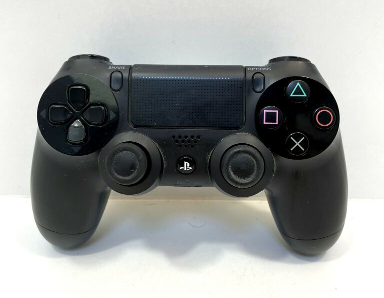 konsola-ps4-cuh-1116a-500-gb-liczba-kontrolerow-w-zestawie-1