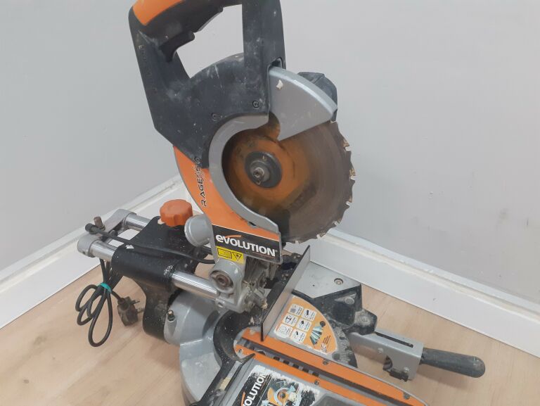 PIŁA UKOŚNICA EVOLUTION R3S 1500W