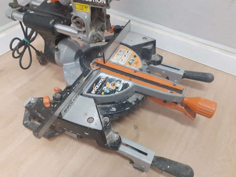 PIŁA UKOŚNICA EVOLUTION R3S 1500W