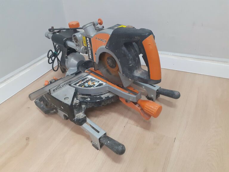 PIŁA UKOŚNICA EVOLUTION R3S 1500W