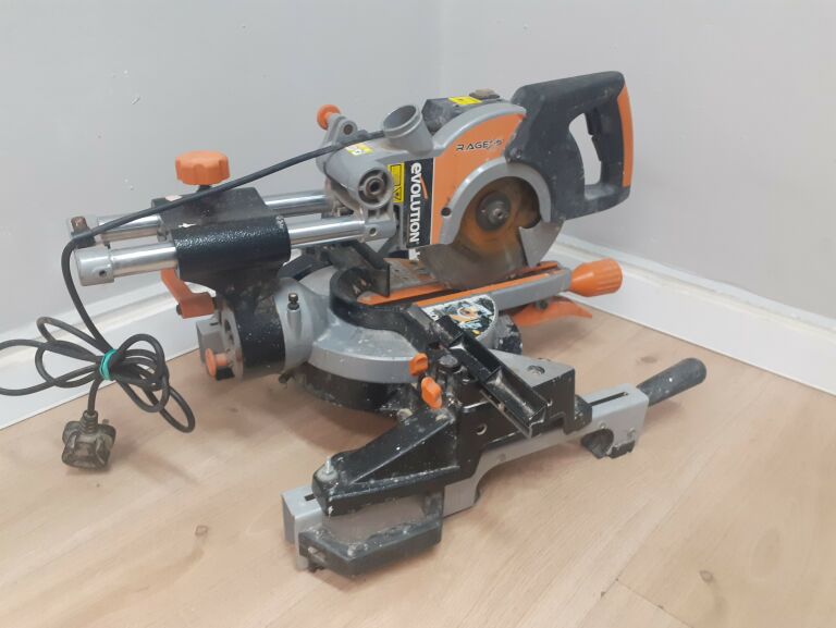 PIŁA UKOŚNICA EVOLUTION R3S 1500W