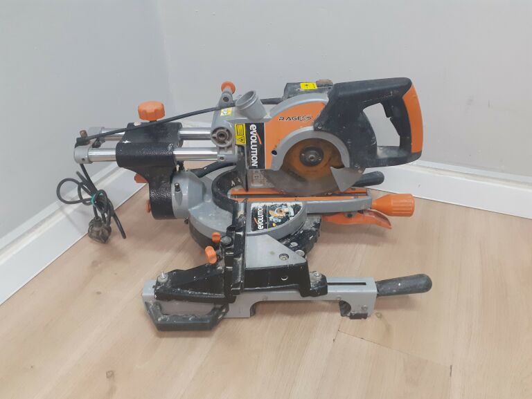 PIŁA UKOŚNICA EVOLUTION R3S 1500W