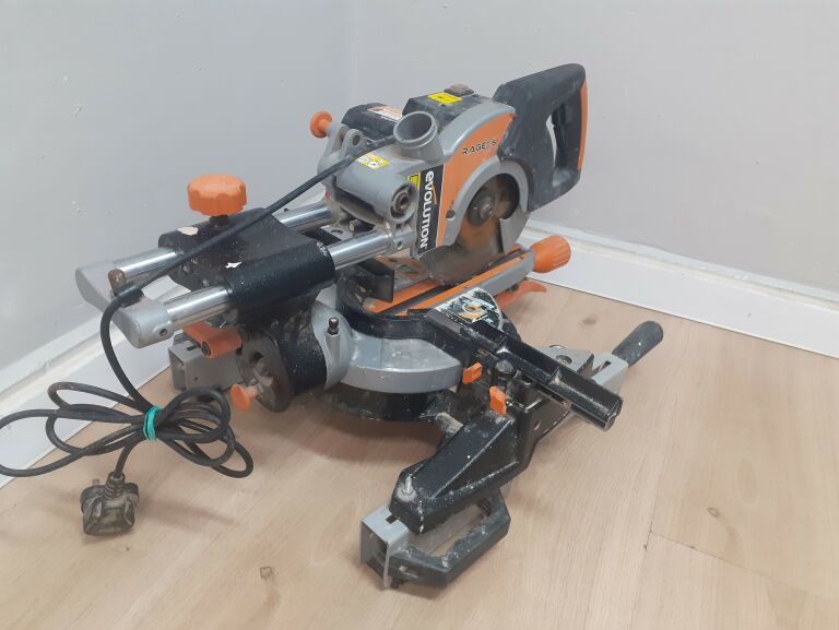 PIŁA UKOŚNICA EVOLUTION R3S 1500W