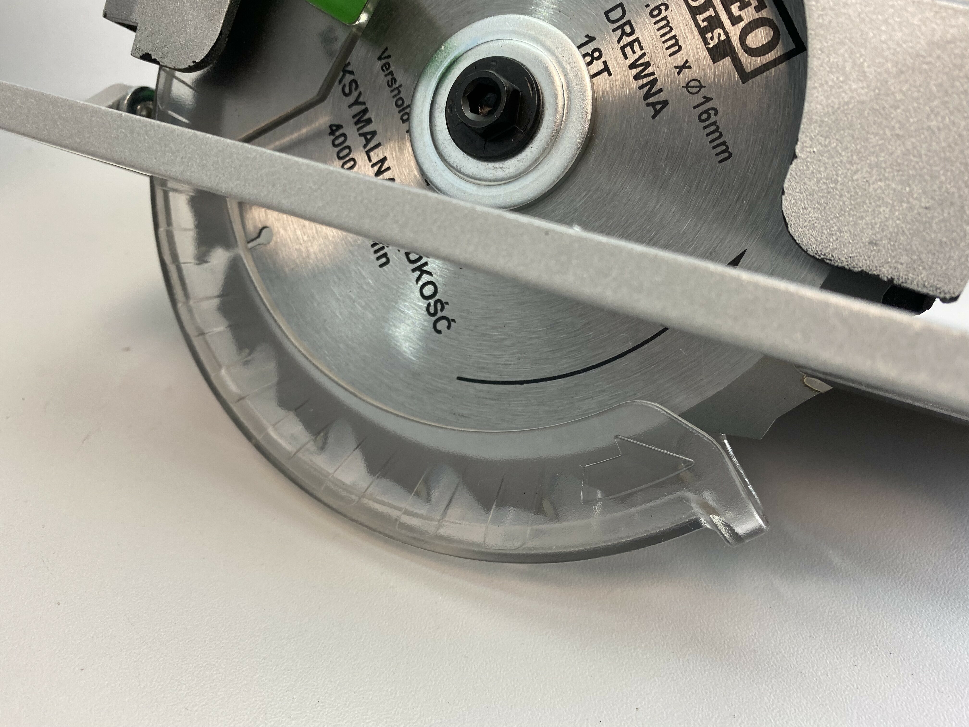 akumulatorowa-pilarka-tarczowa-niteo-20v-marka-niteo-tools