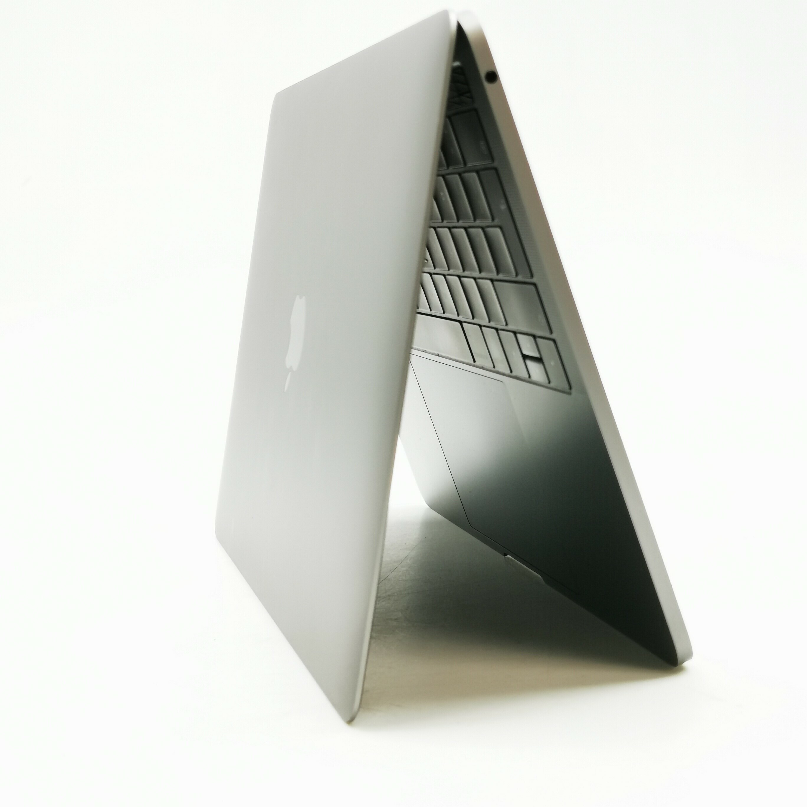 apple-macbook-pro-haslo-efi-przekatna-ekranu-133