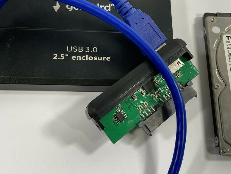 DYSK TOSHIBA MQ01ABD050 500 GB + KIESZEŃ USB