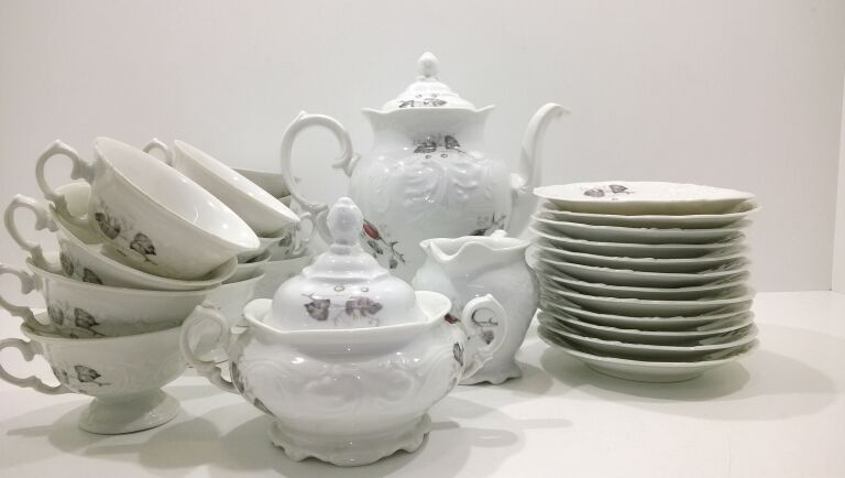 porcelanowy-serwis-kawowy-wawel-dla-12-osob-stan-nie-wymaga-renowacji