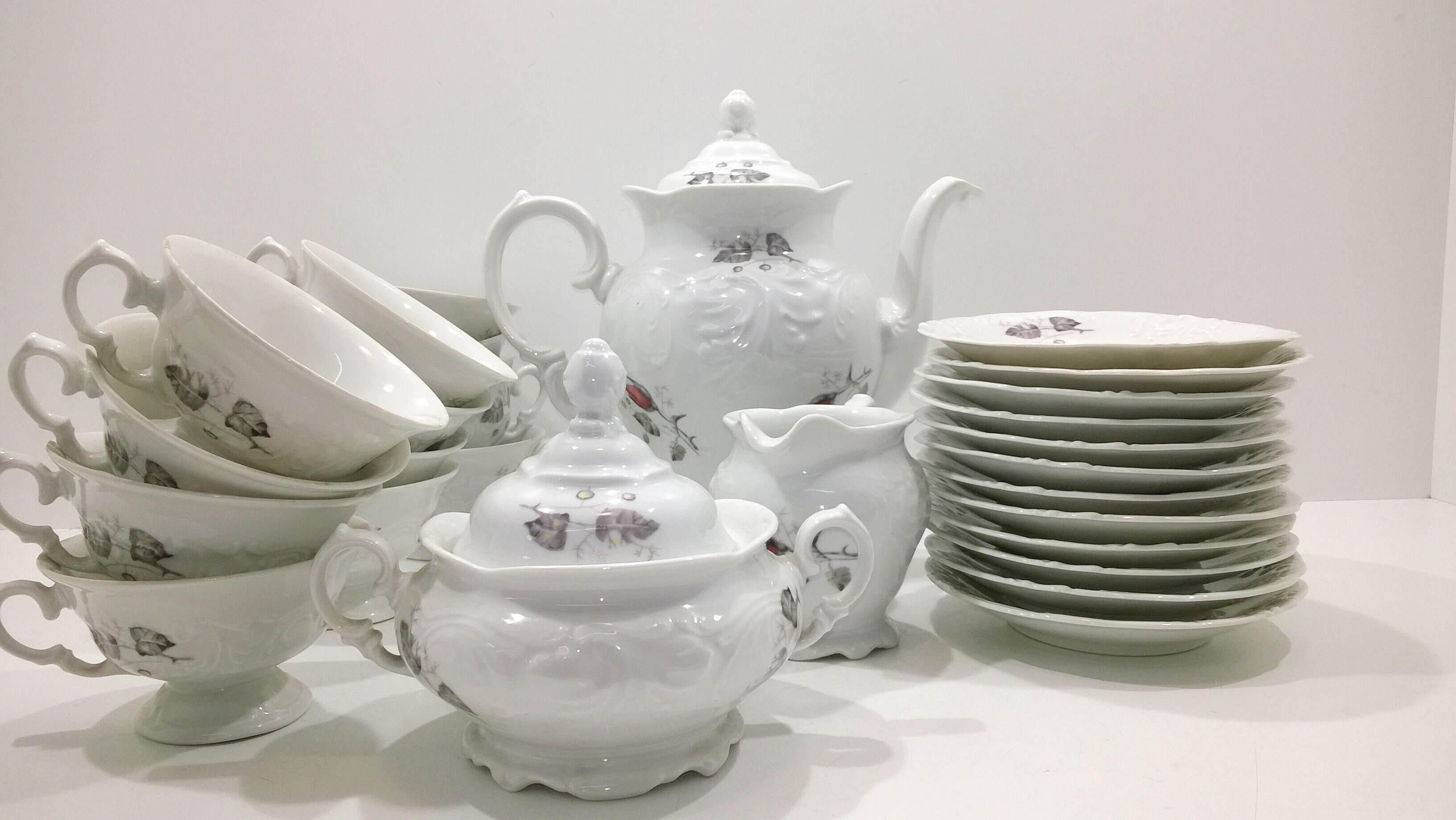 porcelanowy-serwis-kawowy-wawel-dla-12-osob-stan-nie-wymaga-renowacji