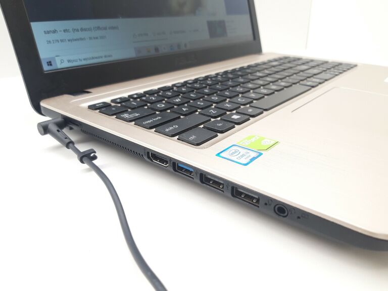 laptop-asus-vivobook-8265ngw-wielkosc-pamieci-ram-4-gb