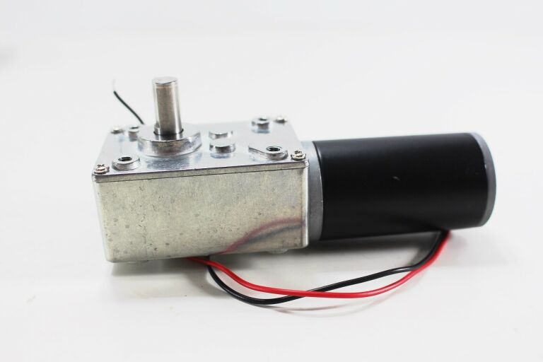 silnik-wolnoobrotowy-przekladnia-motoreduktor-partyzantow-2-jedrzejow-palladium