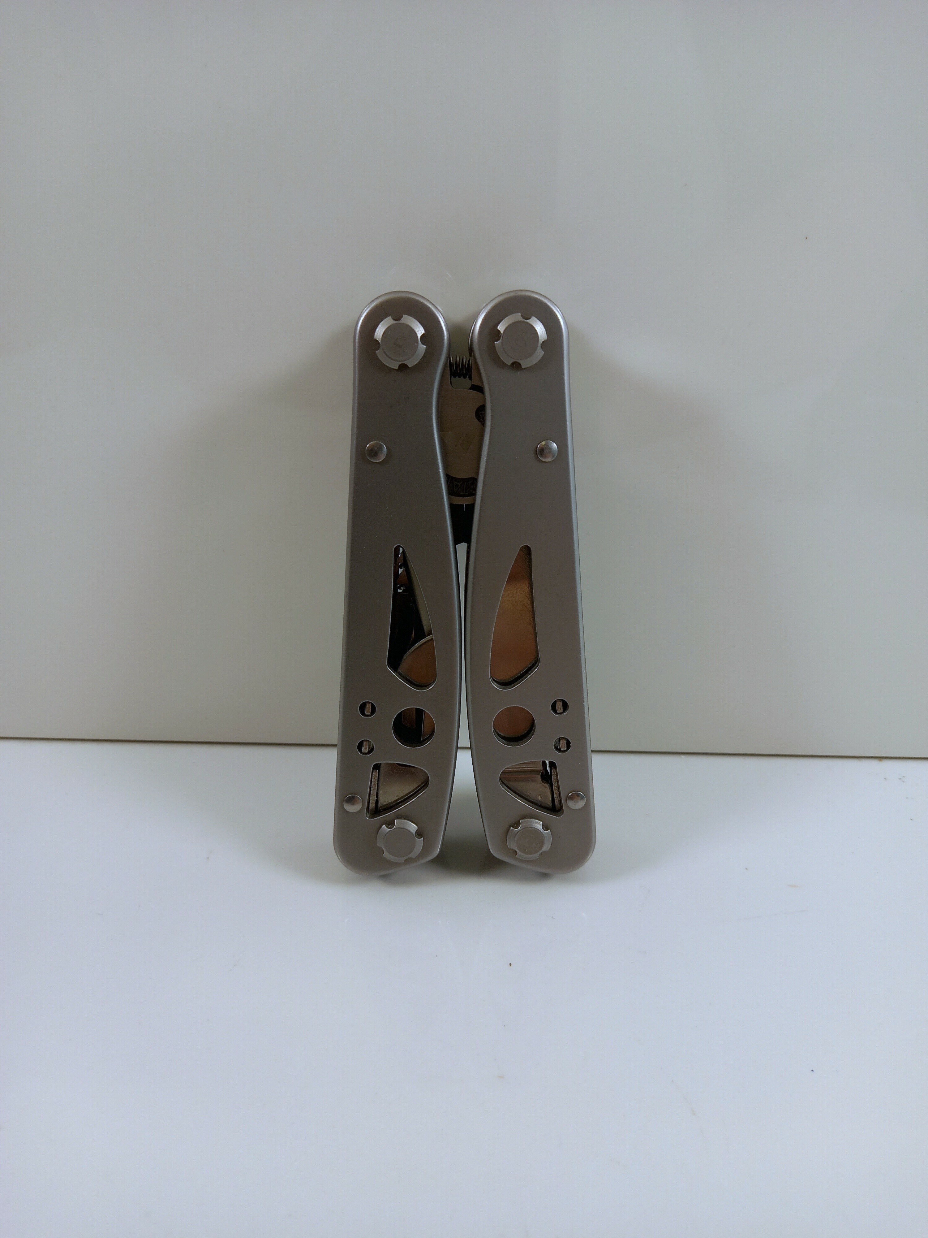 scyzoryk-multitool-rocktrail-cechy-dodatkowe-futeral