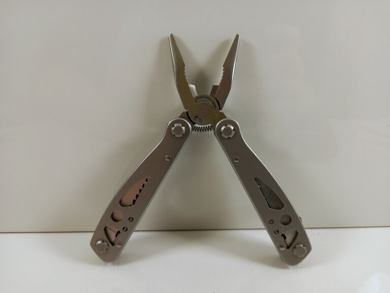scyzoryk-multitool-rocktrail-stan-uzywany