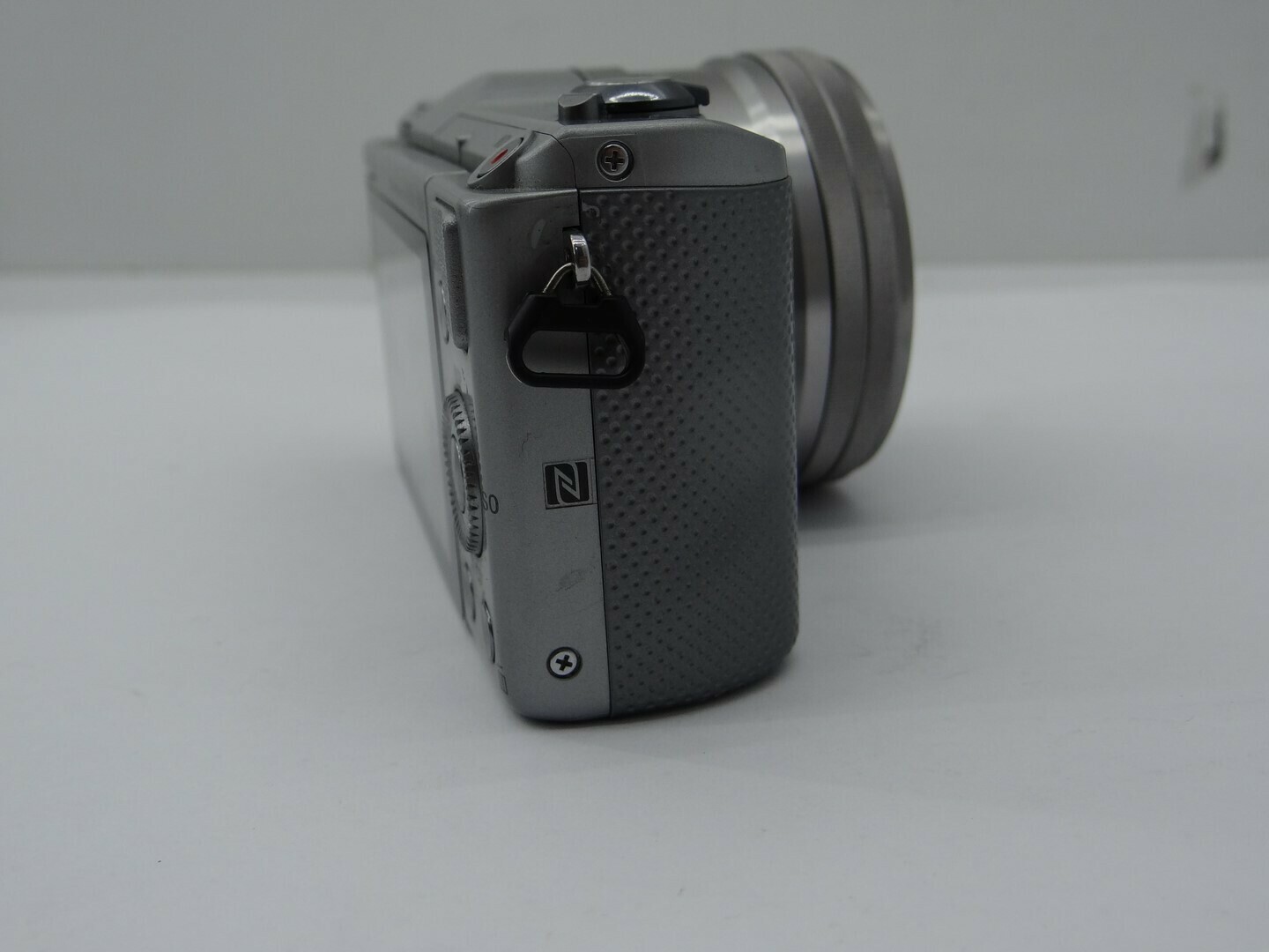 sony-alpha-a5000-w-zestawie-korpus-obiektyw