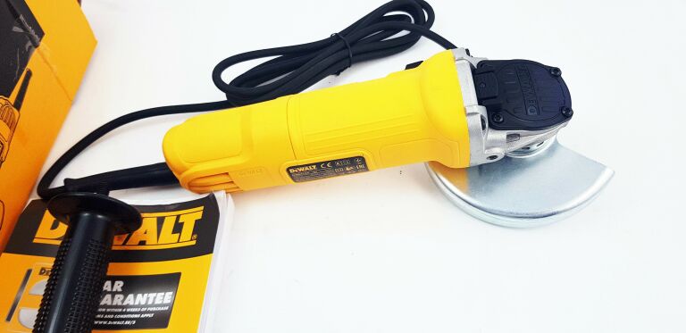 SZLIFIERKA KĄTOWA DEWALT DWE4157 900W